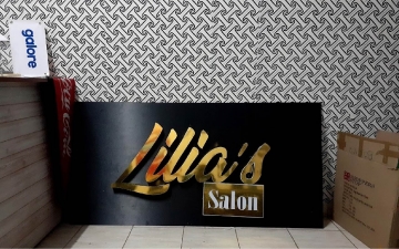 Lilias saloon